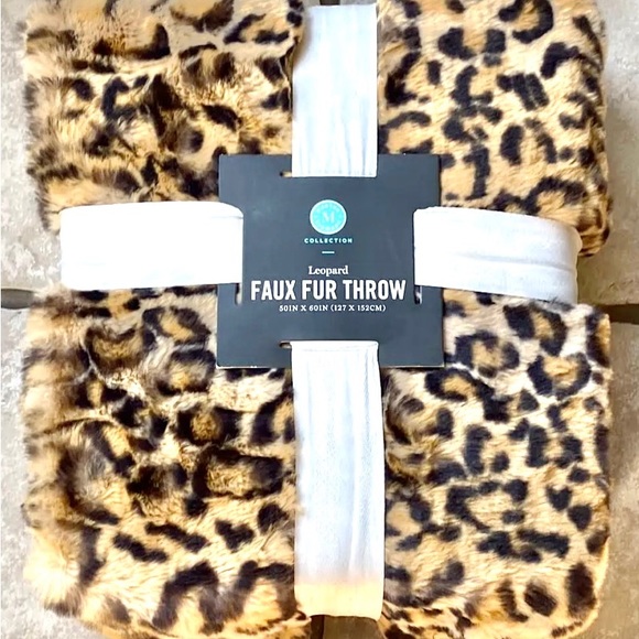 Faux Fur Leopard Print
(NWT
Throw~Martha Stewart
Collection~Created Macy' - Picture 5 of 7
